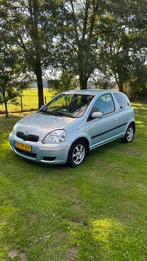 Toyota Yaris 1.3 2004 Blauw, Auto's, Voorwielaandrijving, 4 cilinders, Origineel Nederlands, Handgeschakeld