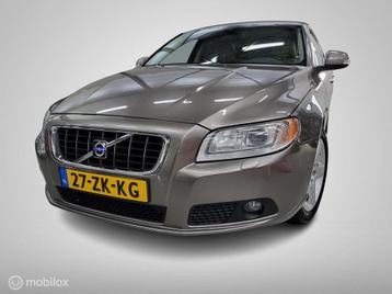 Volvo V70 2.0 Summum/Youngtimer/Leder/Xenon/Trekhaak/Nap! beschikbaar voor biedingen