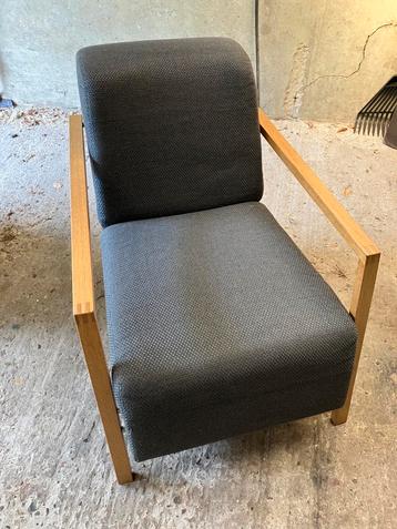 Gratis twee stoelen beschikbaar voor biedingen