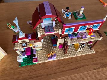LEGO 41126 Friends Heartlake paardrijclub incl.vele extra's. beschikbaar voor biedingen
