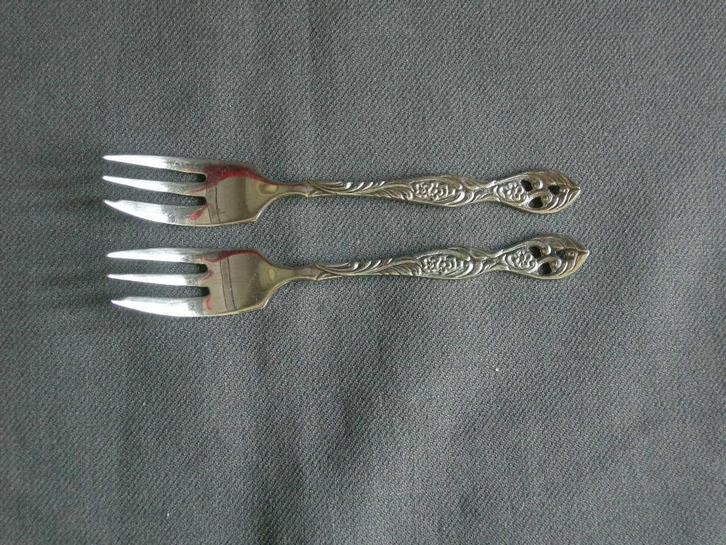 Gero Zilmeta, 2 opengewerkte gebaksvorkjes 11,5 cm., Antiek en Kunst, Antiek | Servies los, Ophalen of Verzenden