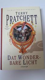 Pratchett, Terry : Schijfwereld 2) Dat wonderbare licht HC, Ophalen of Verzenden, Zo goed als nieuw, Terry Pratchett