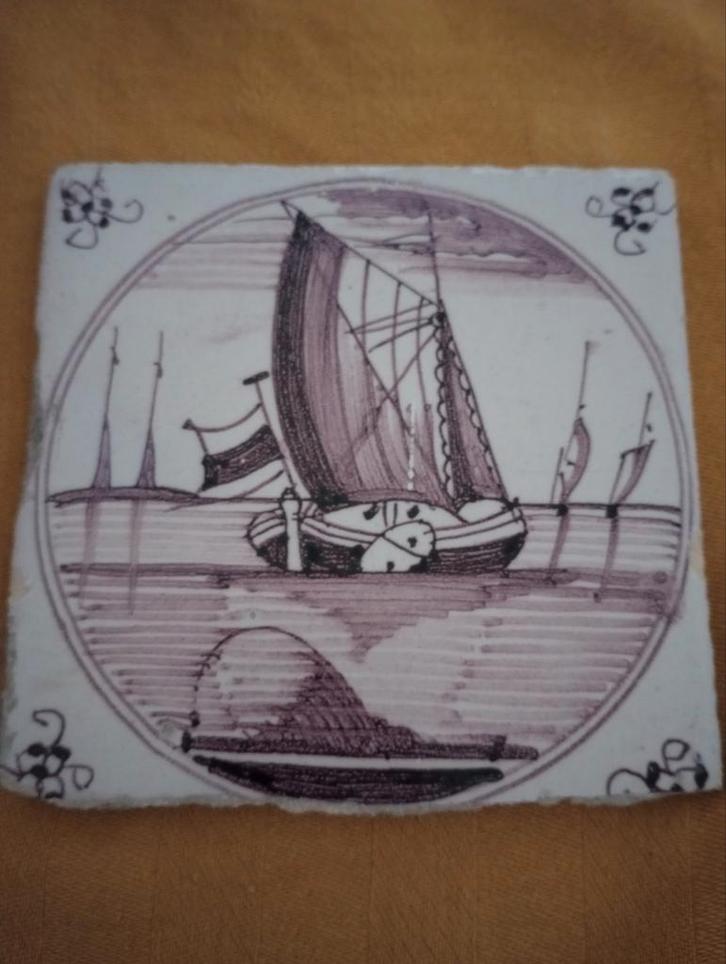 Oude Tegel met Zeilschip, Antiek en Kunst, Antiek | Wandborden en Tegels, Ophalen of Verzenden