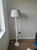 Landelijke Vloerlamp wit met groene lampenkap en peertje, Huis en Inrichting, Lampen | Vloerlampen, Ophalen, 150 tot 200 cm, Hout