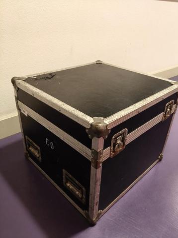Flightcase - 66x62x53cm beschikbaar voor biedingen
