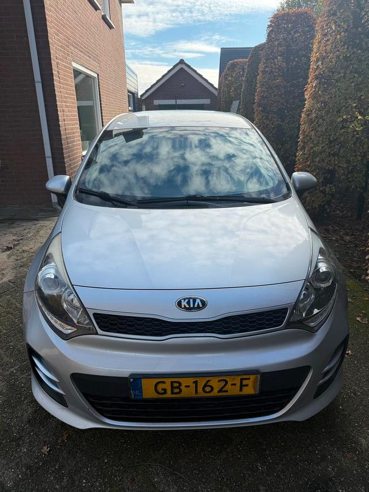 Kia Rio 1.2 I 5DRS 2015 Grijs, Auto's, Kia, Particulier, Rio, ABS, Achteruitrijcamera, Airbags, Airconditioning, Alarm, Bluetooth