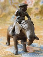 Mooi antiek Oosters brons beeldje van olifant met berijder., Antiek en Kunst, Ophalen of Verzenden
