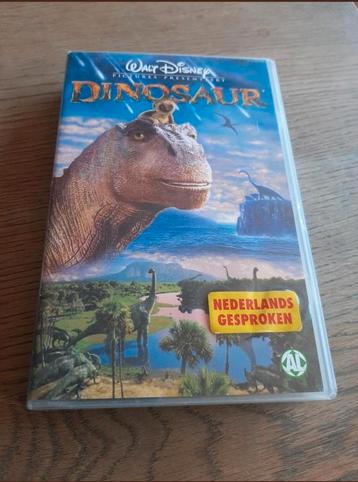Disney Dinosaur videoband.  beschikbaar voor biedingen