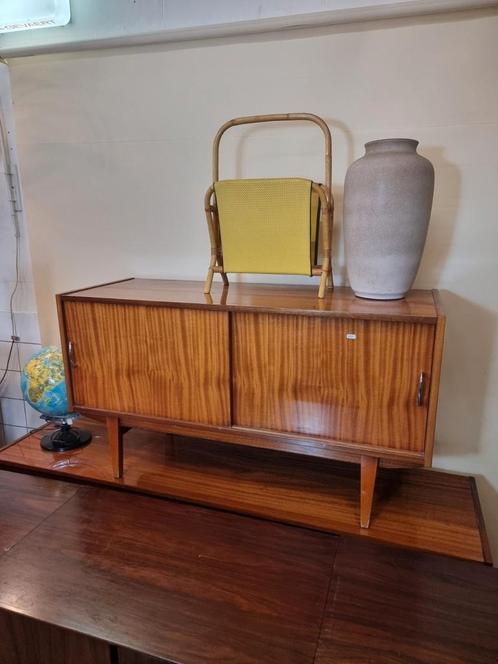 Vintage dressoir met schuifdeuren jaren 60, Huis en Inrichting, Kasten | Dressoirs, Zo goed als nieuw, 25 tot 50 cm, Ophalen