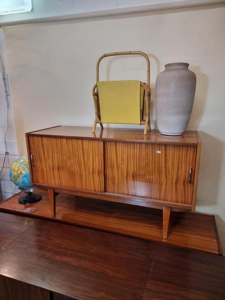 Vintage dressoir met schuifdeuren jaren 60, Huis en Inrichting, Kasten | Dressoirs, Zo goed als nieuw, 25 tot 50 cm, Ophalen