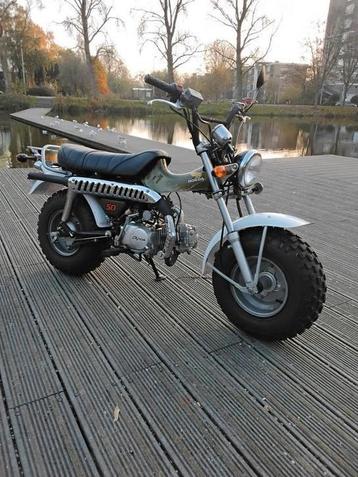 Te koop gevraagd t-rex skyteam 50cc beschikbaar voor biedingen