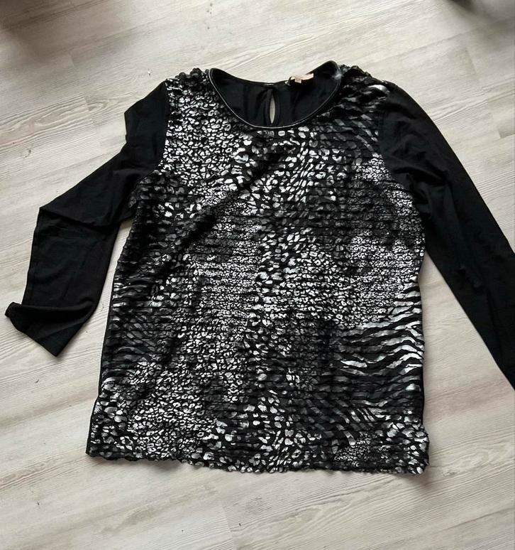 Feestelijk zwart shirt met zilverkleurige details - Maat 46, Kleding | Dames, Tops, Zo goed als nieuw, Maat 46/48 (XL) of groter