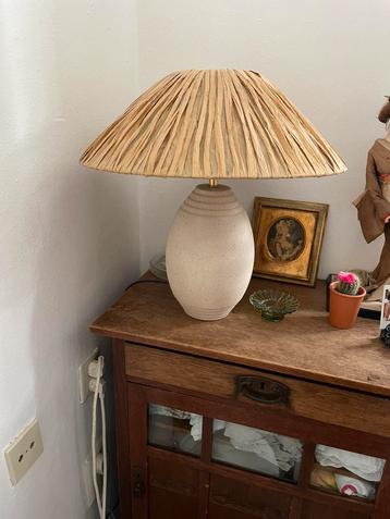 Schemerlamp beschikbaar voor biedingen