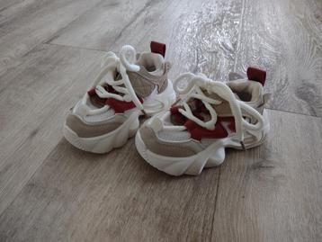 Stoere nieuwe witte sneakers, maat 23. Sneaker dikke veter. beschikbaar voor biedingen