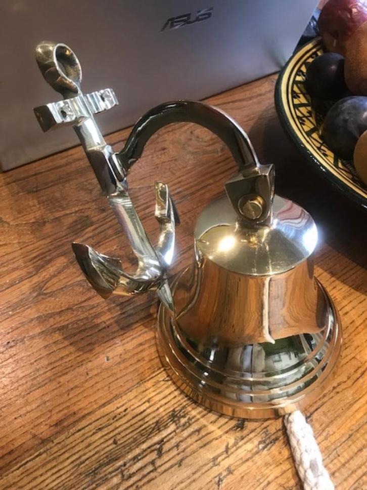 mooie koperen scheepsbel met ankerwandsteun, Antiek en Kunst, Curiosa en Brocante, Ophalen of Verzenden