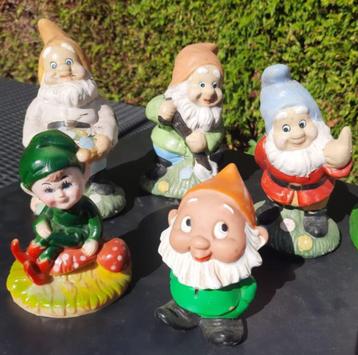 4 Keramische kabouters en een elfje elf beschikbaar voor biedingen