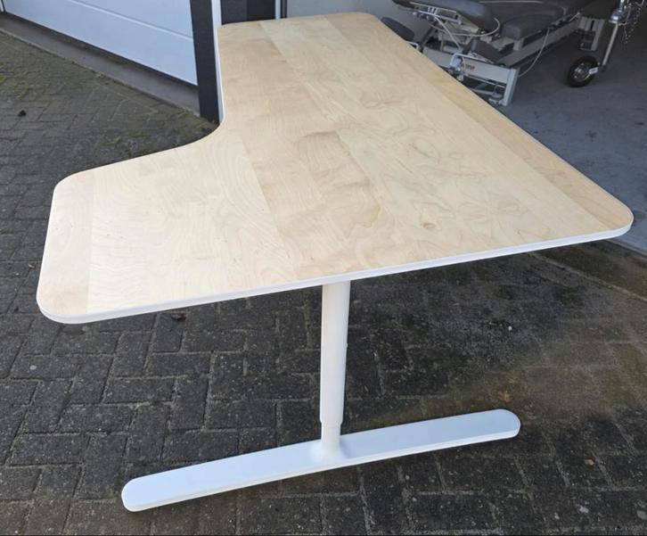 ikea bekant hoekbureau rechts, witte poten, licht blad, Huis en Inrichting, Bureaus, Zo goed als nieuw, Bureau, In hoogte verstelbaar