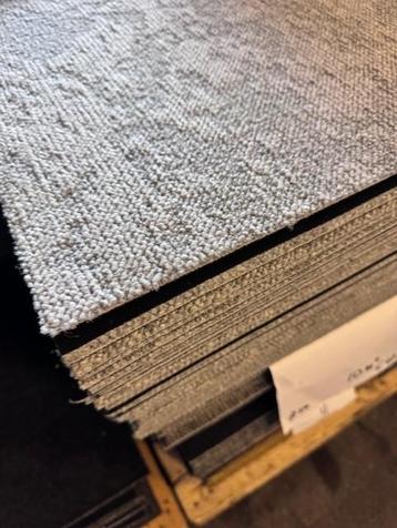 Partij B-keus Desso tapijttegels grijs 50x50cm nieuw #136 beschikbaar voor biedingen