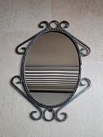 2 Vintage spiegels van smeedijzer 1x rond en 1x ovaal, Huis en Inrichting, Woonaccessoires | Spiegels, Minder dan 50 cm, Gebruikt