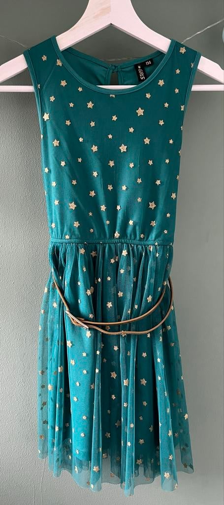 Groene gala jurk met sterretjes - maat 134, Ophalen of Verzenden, Zo goed als nieuw, Meisje, Jurk of Rok
