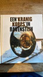 Een kranig korps in Ravenstein, Ophalen of Verzenden, Zo goed als nieuw