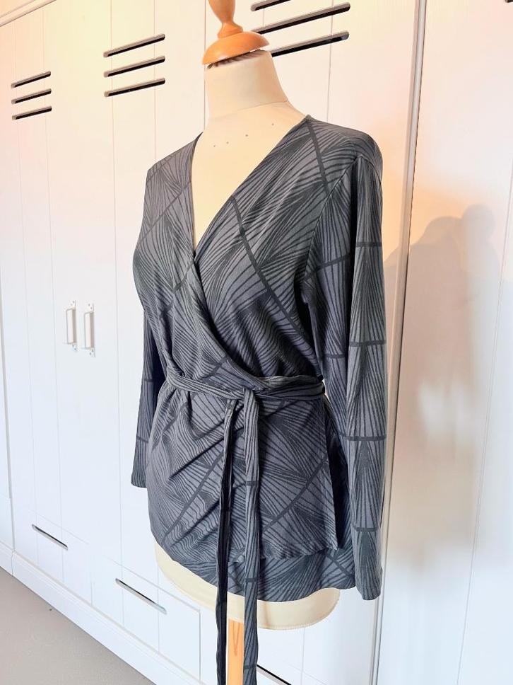 MARIMEKKO - Mika Pirainen wikkelblouse mt M- L-XL, Kleding | Dames, Blouses en Tunieken, Gedragen, Maat 42/44 (L), Grijs, Ophalen of Verzenden