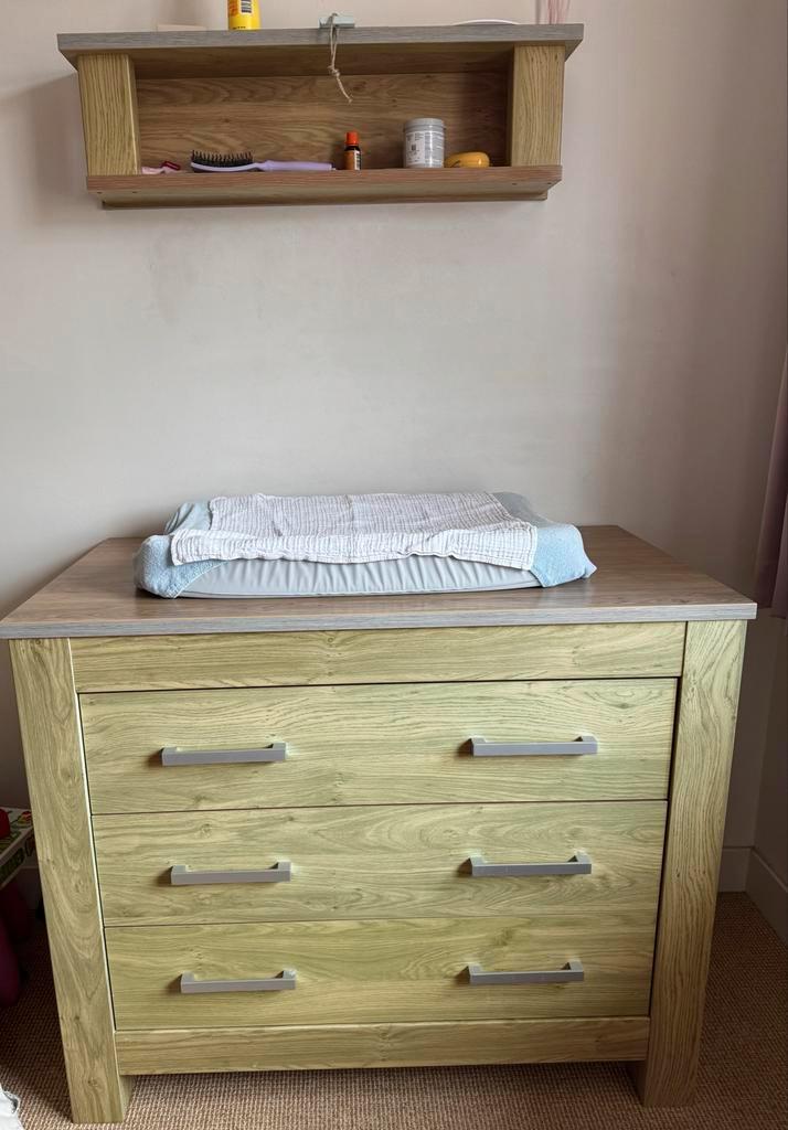 Complete kinderkamer TWF Netjes incl commode kast & ledikant, Kinderen en Baby's, Kinderkamer | Commodes en Kasten, Zo goed als nieuw