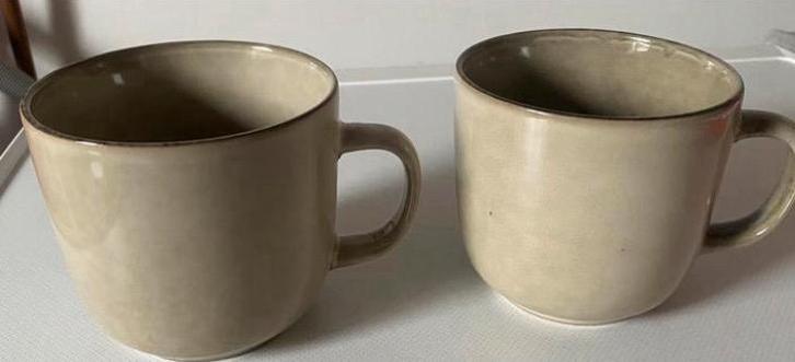 2 Supergrote mokken van Intermezzo. H.10+Drsn.10,5 cm, Huis en Inrichting, Keuken | Servies, Zo goed als nieuw, Kom(men), Overige stijlen