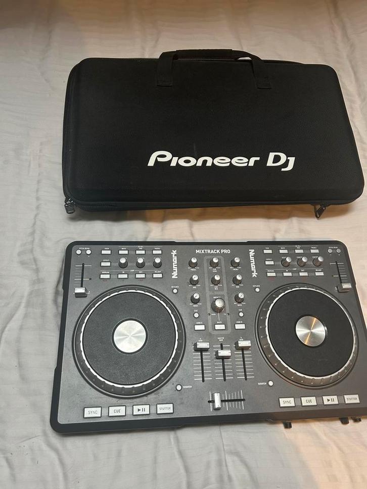 Numark Mixtrack Pro DJ Controller + Beschermhoes, Muziek en Instrumenten, Dj-sets en Draaitafels, Gebruikt, Dj-set, Numark, Ophalen of Verzenden