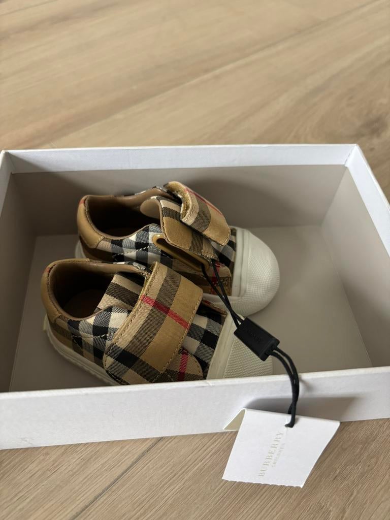 Burberry baby sneakers, Kinderen en Baby's, Ophalen, Nieuw, Jongetje of Meisje, Schoentjes