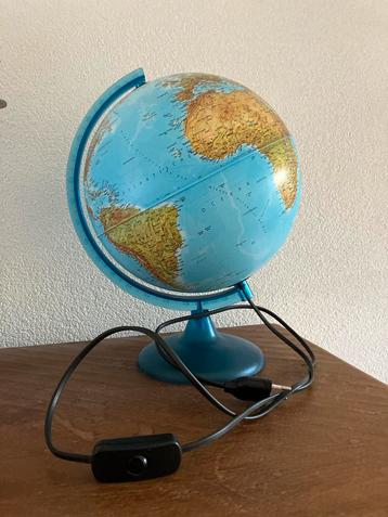 Lichtgevende Globe - wereldbol met lampje beschikbaar voor biedingen