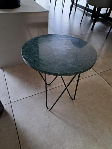 Bijzettafel beschikbaar voor biedingen