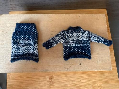Prachtig gebreide trui en rok - handwerk, Verzamelen, Poppenhuizen en Toebehoren, Zo goed als nieuw, Poppenhuis, Ophalen of Verzenden