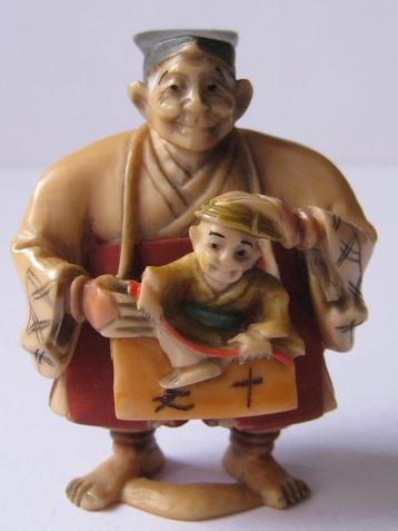 NETSUKE ANTIEK NATUURLIJK MATERIAAL  MEIJI PERIODE ca 1900 beschikbaar voor biedingen
