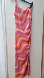 Super mooie one shoulder dress van Bershka maat M, Overige kleuren, Maat 42/44 (L), Gedragen, Onder de knie