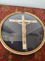 Prachtig oud kruisbeeld achter bolglas, Antiek en Kunst, Verzenden