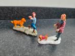 Lemax 2 figuren met hond retired kerstdorp, Ophalen of Verzenden, Zo goed als nieuw