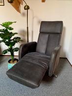 Grijze kunstleren fauteuil met uitschuifbare voetensteun., Huis en Inrichting, Ophalen, Overige materialen, Gebruikt, 75 tot 100 cm