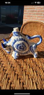 Op delfts blauw lijkende grote vodka fles , collector item, Ophalen of Verzenden
