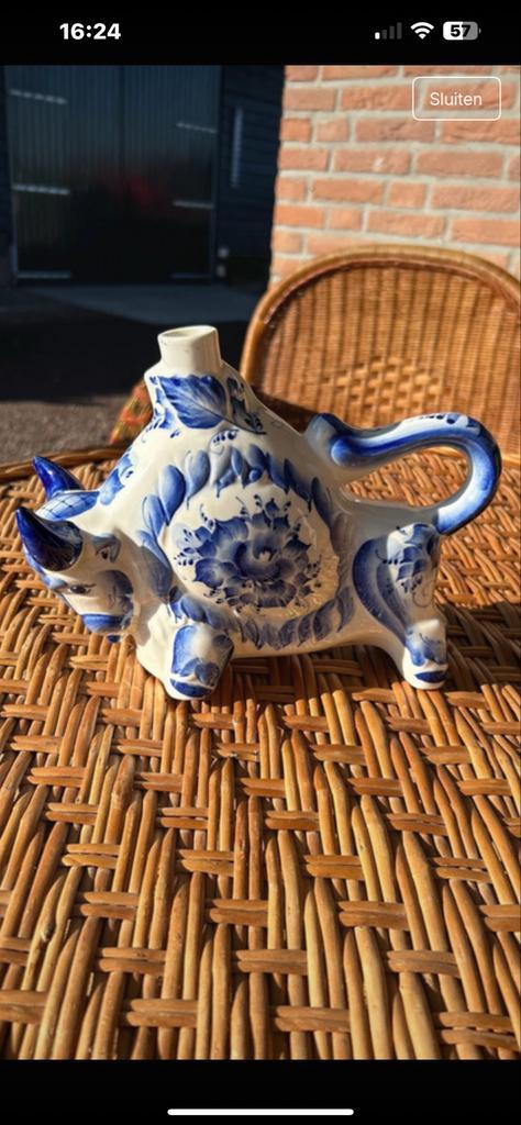 Op delfts blauw lijkende grote vodka fles , collector item, Antiek en Kunst, Antiek | Keramiek en Aardewerk, Ophalen of Verzenden