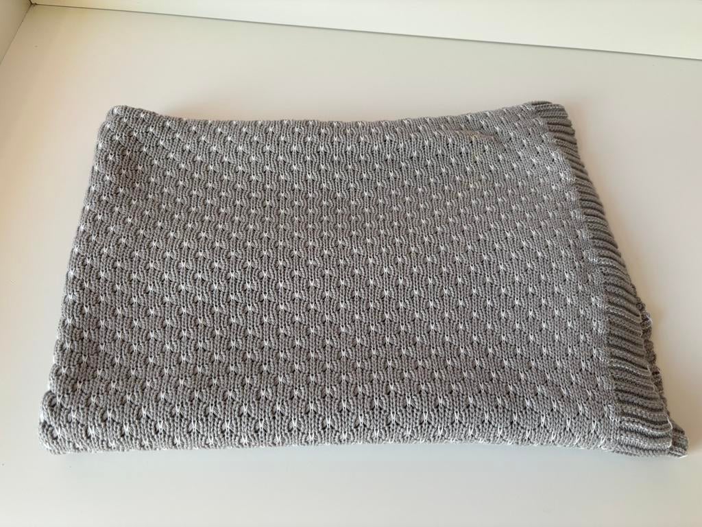 Grijze gebreide deken, Ophalen of Verzenden, Zo goed als nieuw, 100 cm of meer, Deken