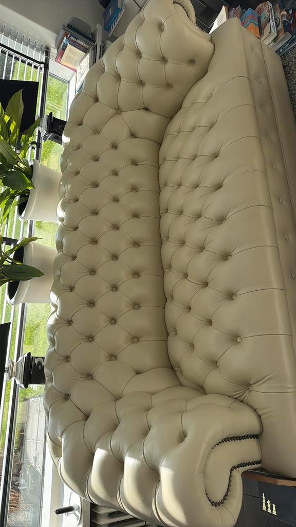 Twee Chesterfield Majestic banken (2020), Huis en Inrichting, Banken | Bankstellen, Ophalen