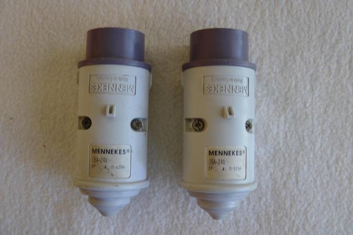 Mennekes 2-stuks CEE stekker (IP44) 2-polig 24V 16A, Hobby en Vrije tijd, Elektronica-componenten, Zo goed als nieuw, Ophalen of Verzenden