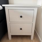 HEMNES Nachtkastje - Zo Goed Als Nieuw!, Huis en Inrichting, Slaapkamer | Nachtkastjes, Ophalen, 55 tot 70 cm, Zo goed als nieuw