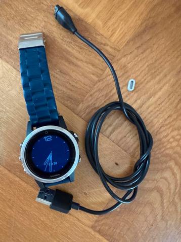 Garmin Fenix 5s - Blauw beschikbaar voor biedingen