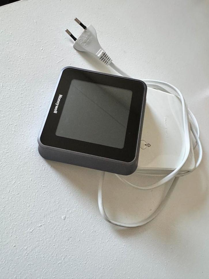 Honeywell T6 Slimme Thermostaat, Doe-het-zelf en Verbouw, Thermostaten, Zo goed als nieuw, Slimme thermostaat, Ophalen of Verzenden