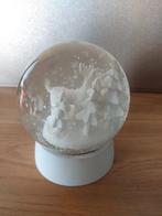 SNOW GLOBE MET HERTEN EN BOMEN-WITTE SCHUDDEBOL, Diversen, Kerst, Verzenden, Zo goed als nieuw