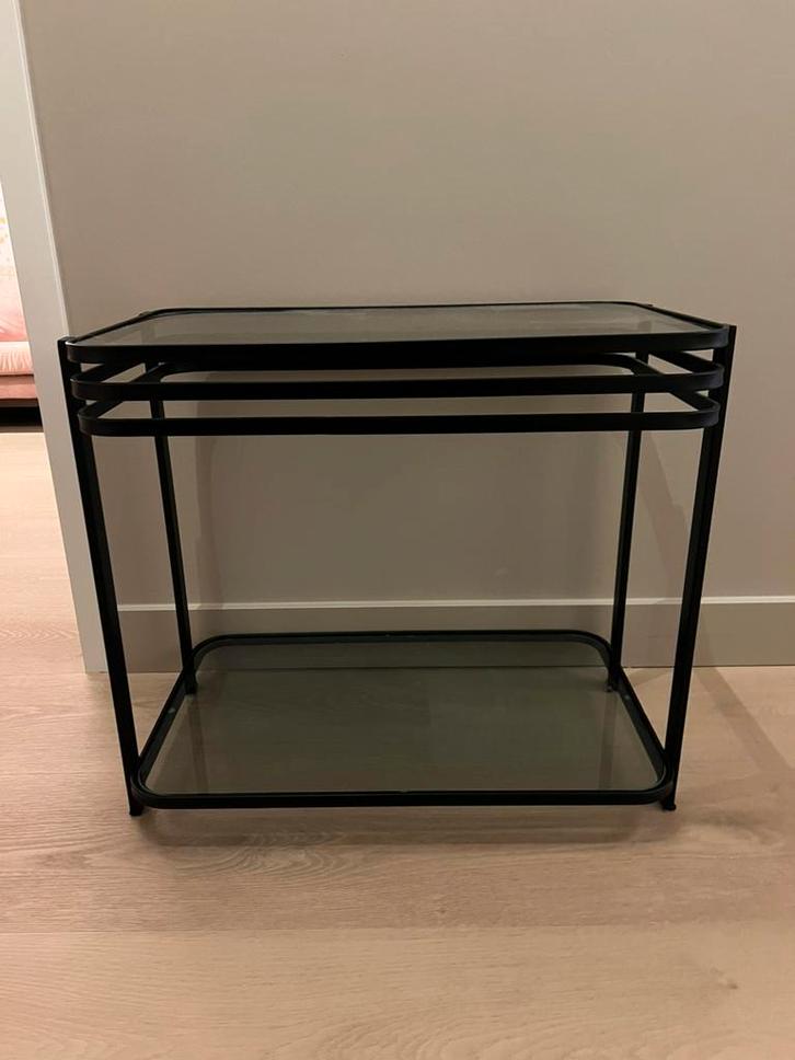 Glazen sidetable met zwarte accenten, Huis en Inrichting, Tafels | Sidetables, Zo goed als nieuw, Ophalen of Verzenden