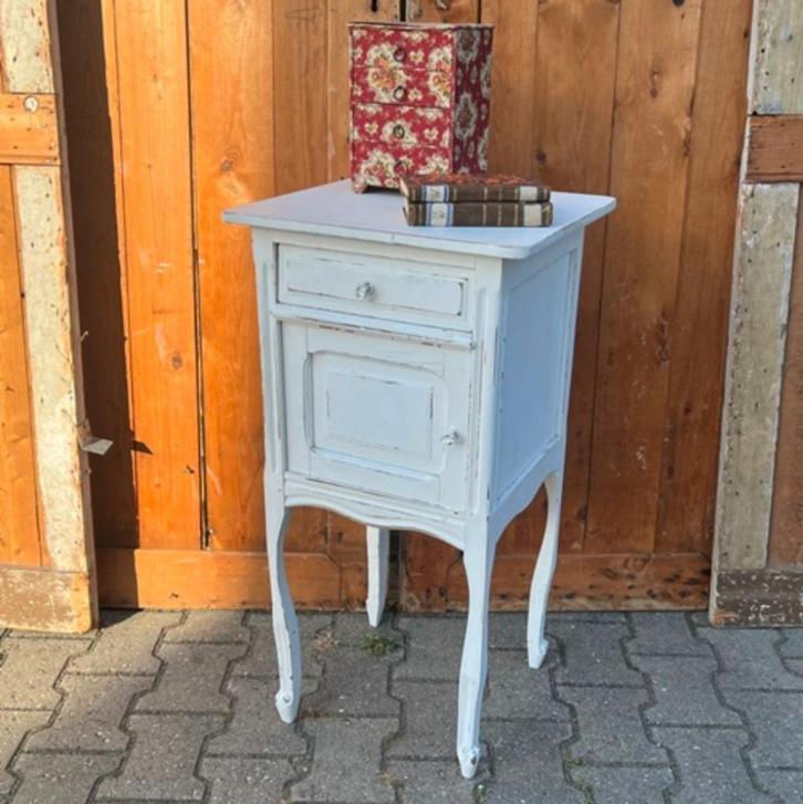 Nacht kast ladekast halkast wit brocante Queen Ann Frankrijk, Huis en Inrichting, Kasten | Ladekasten, Gebruikt, Minder dan 100 cm