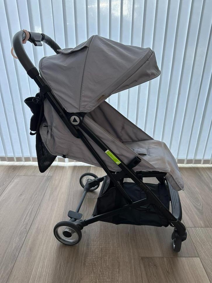 Grijze Inklapbare buggy van Topmark (Dani), Kinderen en Baby's, Buggy's, Gebruikt, Overige merken, Verstelbare rugleuning, Zonnekap